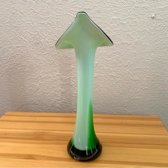 Vintage Jack In The Pulpit Tulip Vase in green - Picture 2 of 8